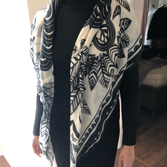 H&M scarf - Picture 2 of 5